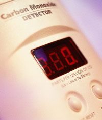Cómo funcionan los detectores de monóxido de carbono para mantener seguro su hogar